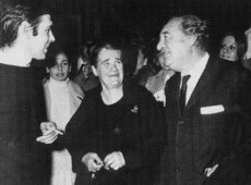 Paco con su madre y Gabriel Celaya